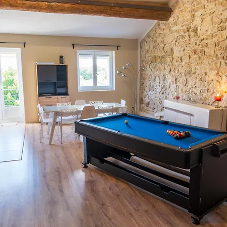 La Barbacane بيت ضيافة