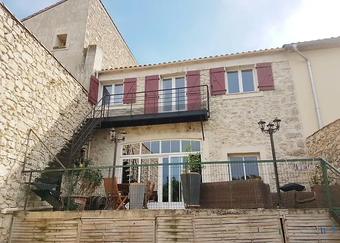 بيت ضيافة La Barbacane